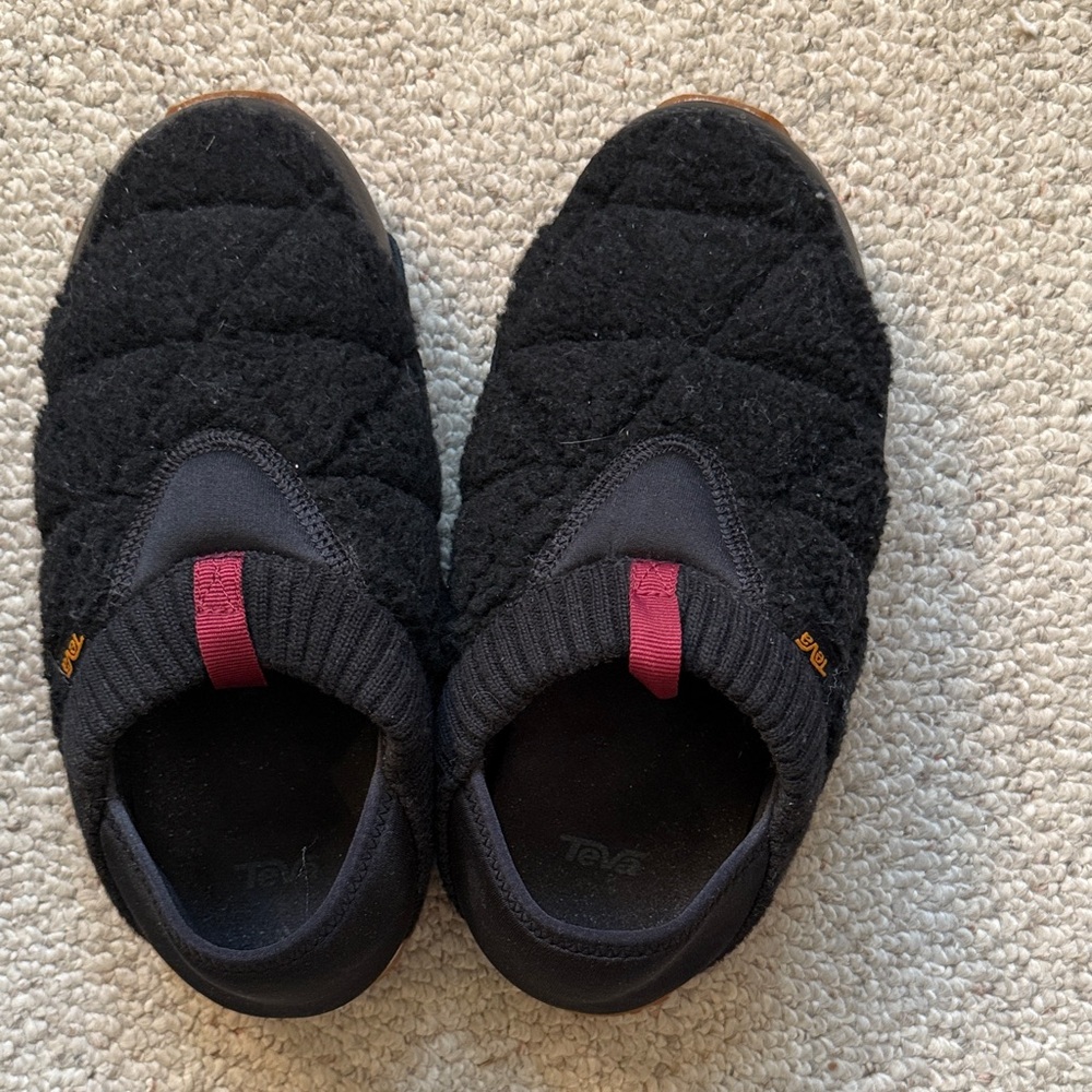Teva Women’s  Black Quilted Slipper/Shoes